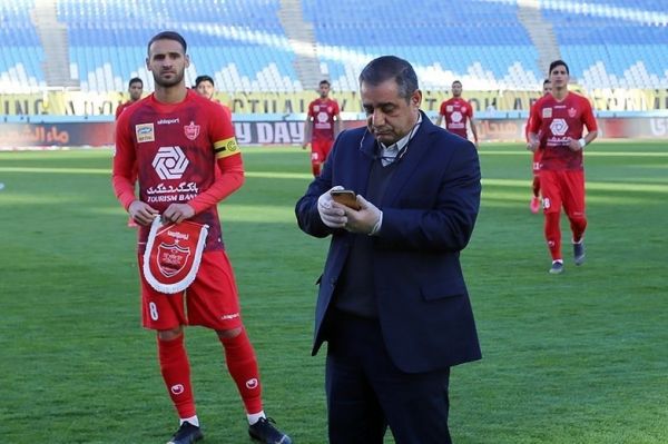 مرادی هیچ آثاری از بازیکنان سپاهان در زمین نبود که بازی را آغاز کنیم