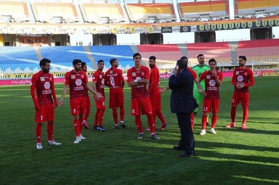  مرادی  اینکه می‌گویند سپاهان ساعت 17 به زمین آمد و داوران نبودند، کذب است