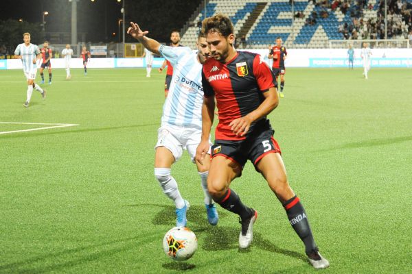 مدافع جنوا به دلیل زادگاهش و کرونا دور از همتیمیها تمرین میکند