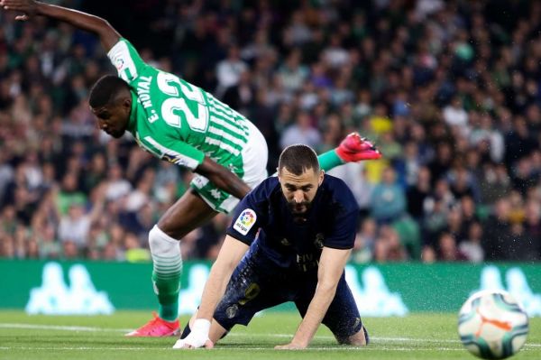 رئال بتیس 2 – رئال مادرید 1 صدر جدول، تقدیم به بارسلونا