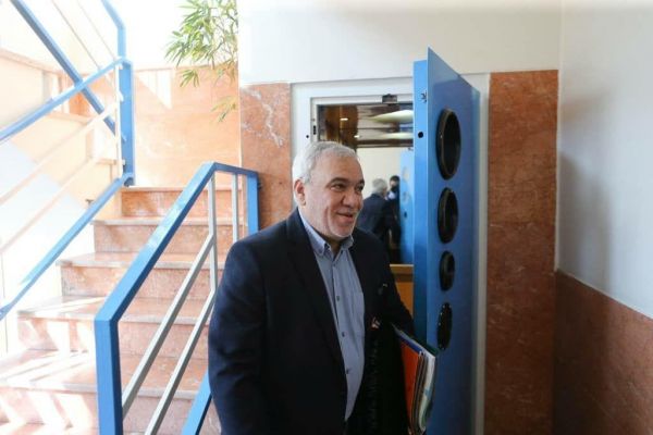  کرونا  نه، آنفولانزا، فتح‌الله‌زاده را به بیمارستان فرستاد