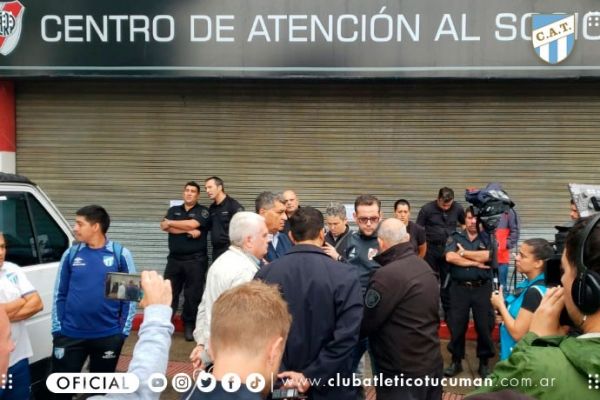 ریور پلات درهای ورزشگاهش را به روی تیم رقیب و داوران قفل کرد