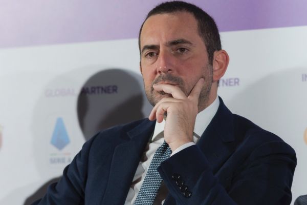  وزیر ورزش ایتالیا  سری آ از 14 اردیبهشت از سر گرفته می‌شود