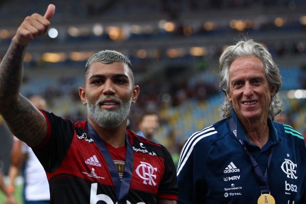  تنها سه روز پس از اعلام تست مثبت؛ سرمربی فلامنگو کرونا را شکست داد