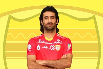 عبدالله کرمی کفشهای خود را آویخت