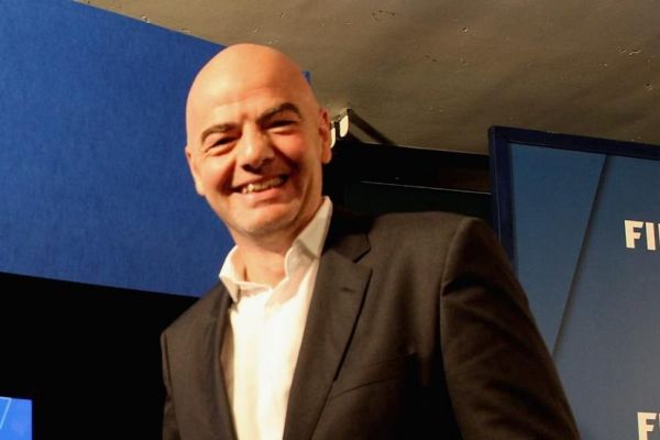  دستور فیفا به باشگاه ها و بازیکنان  برای کاهش دستمزد به توافق برسید