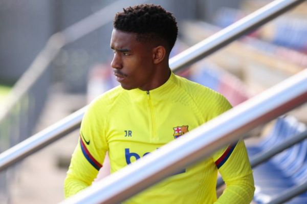 جونیور آنسو فاتی خیلی حرف میزند؛ مدتهاست که کتاب نخواندهام