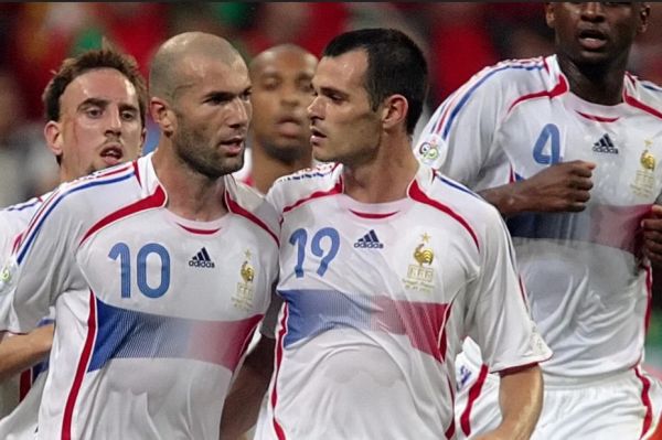 مدافع تیم ملی فرانسه درباره فینال جام جهانی ۲۰۰۶ تا ۲ سال با زیدان قهر بودم