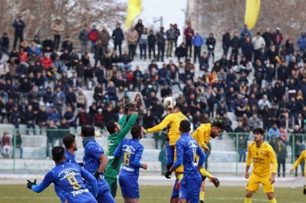 خلیفه اصل زندگی شخصی ما به مشکل خورده است استقلال خوزستان ۳ تیم لیگ یکی را اداره کرد