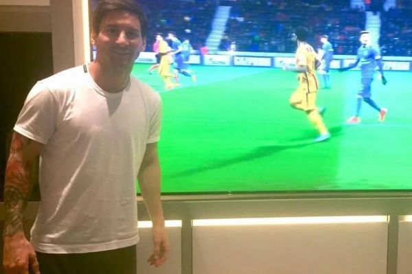 تلویزیون خانه کریستیانو رونالدو بزرگتر است یا لیونل مسی