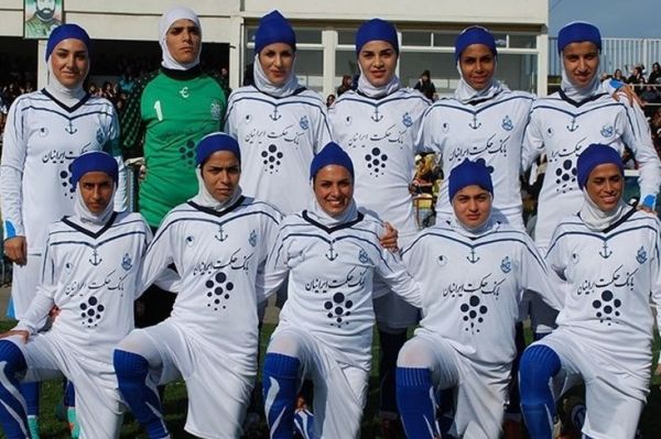 سرمربی تیم فوتبال بانوان ملوان پایان لیگ را اعلام کنید