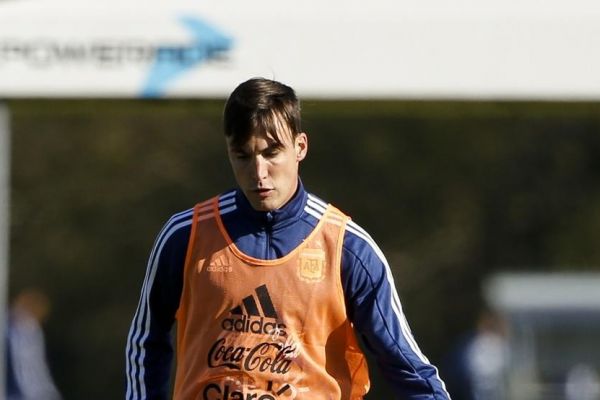  بارسلونا شرایط جذب مدافع چپ آژاکس را دنبال می‌کند