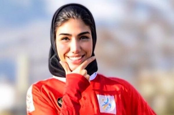 بازیکن تیم فوتبال بانوان سپاهان وقتی قهرمان لیگ مشخص است ادامه دادن آن منطقی نیست