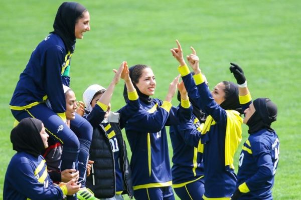  نظر سرمربی صدرنشین لیگ فوتبال زنان در مورد سرنوشت لیگ