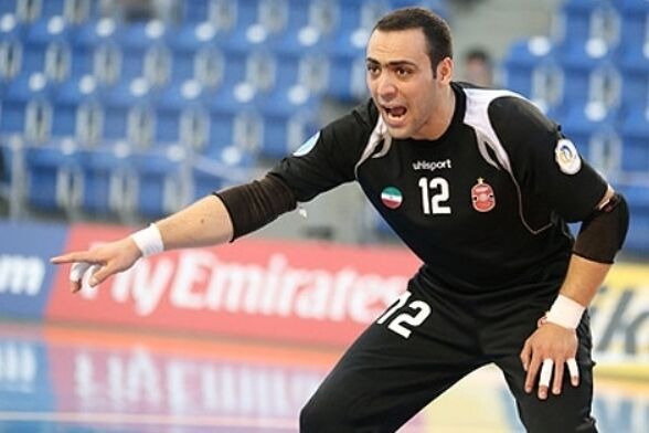 محمدی ۶ صبح بیرون از خانه تمرین میکنم