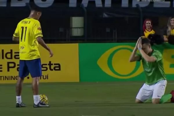 بازخوانی یک اتفاق التماس یک مدافع به نیمار با من این کار را نکن