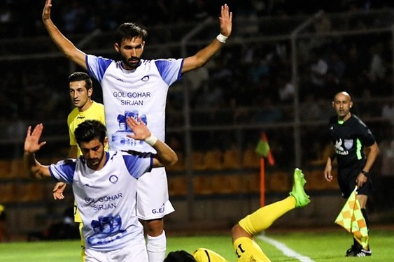 رنجبری از شرایط مسابقه خیلی دور هستیم پرسپولیس به نظر جمع احترام بگذارد