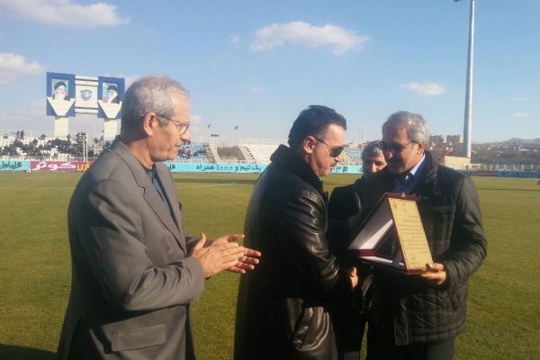 حکم فیفا که زنوزی را خشمگین کرد بازیکن اسکاتلندی فرار کرد