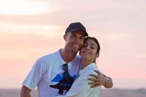 نامزد رونالدو برای پیشگیری از کرونا 20 هزار ماسک اهدا کرد