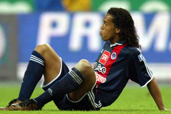  هم‌تیمی سابق رونالدینیو  خدا رونالدینیو را لمس کرده؛ او بهتر از مسی است