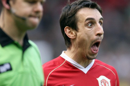  واکنش تند گری نویل به همسر دیماریا؛ او مانند درب چاه فاضلاب بازی می‌کرد