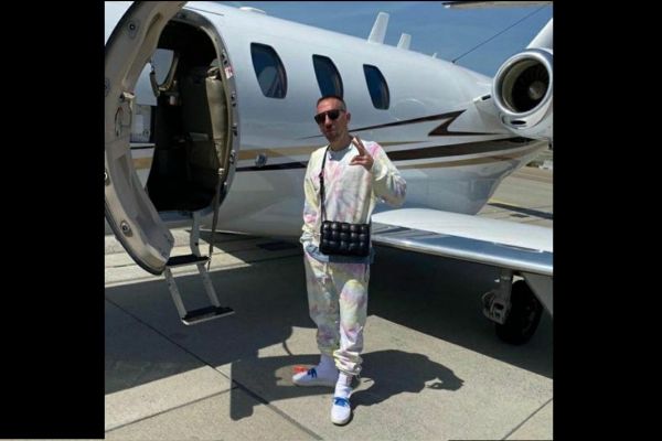 لباس عجیب ریبری در حضور دوباره در فلورانس او میتواند تمرین کند