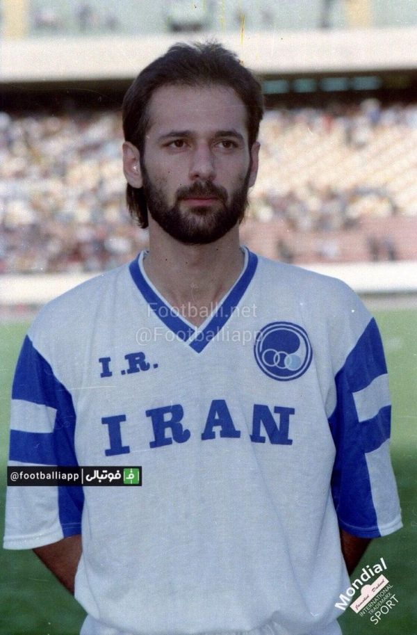  مجيدنامجومطلق با پيراهن استقلال در سال ١٣٧٠ و بازى دوستانه مقابل گراس هاپرز سوييس