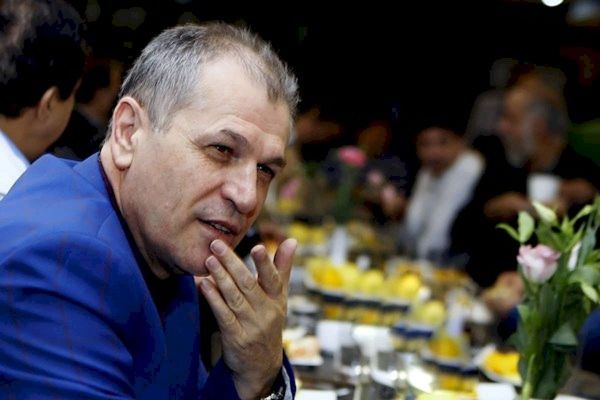 منزوی اصلا استراماچونی را ندیدیم که بفهمیم مشکلش چیست