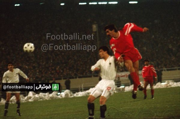  نوستالژی  پرواز ناصرمحمدخانى بالاتر از مدافع شاهين در بازى پرسپوليس شاهين در سال ١٣٧٠