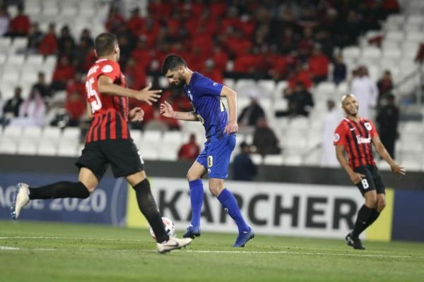  سایت باشگاه استقلال اعلام کرد  با تصمیم کادر فنی ، محمد دانشگر به دلیل بازگشت با تاخیر به تهران با جریمه رو‌به‌رو شد