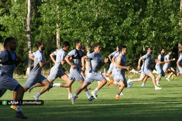 گزارش تمرین استقلال بازیکنان با رعایت پروتکل های بهداشتی وارد زمین شدند