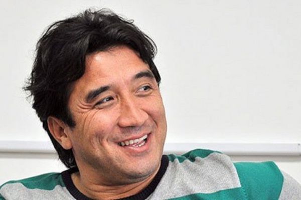 ادعای عجیب خداداد عزیزی ۸۰ درصد بازیکنان ایرانی قلیان مصرف میکنند