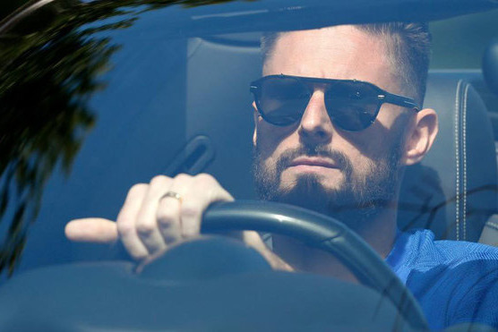 ژيرو کرونا باعث شد در چلسی بمانم