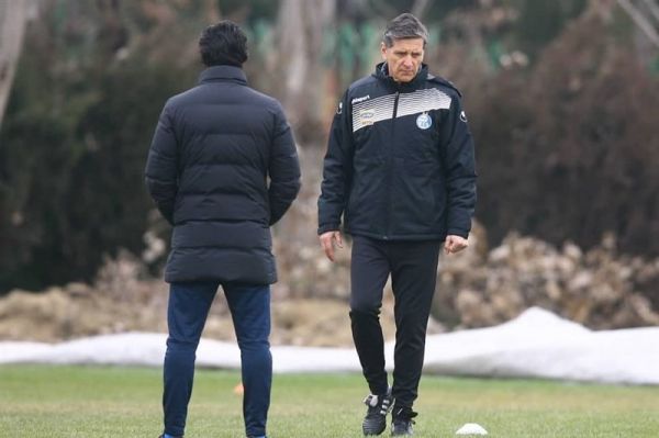  لکیچ در تدارک شکایت از استقلال