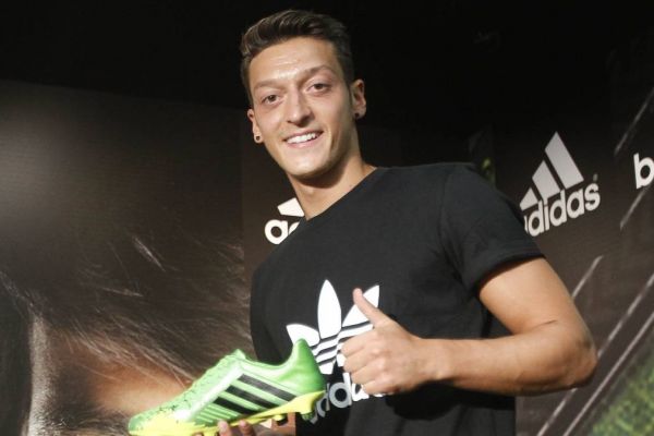  قطع همکاری آدیداس با اوزیل به خاطر جنجال‌هایی مثل عکس با اردوغان