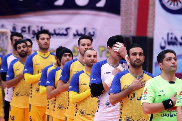 بهادری با جان و دل به تیم ملی فوتسال کمک میکنم