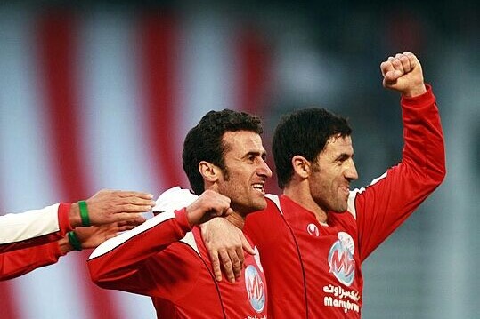 باقریها قطبی فصل اول آدم خوبی بود بعدش عوض شد