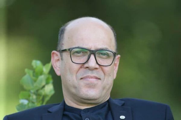 سعادتمند اگر پفک استقلال در بسته آبی دیدید تعجب نکنید