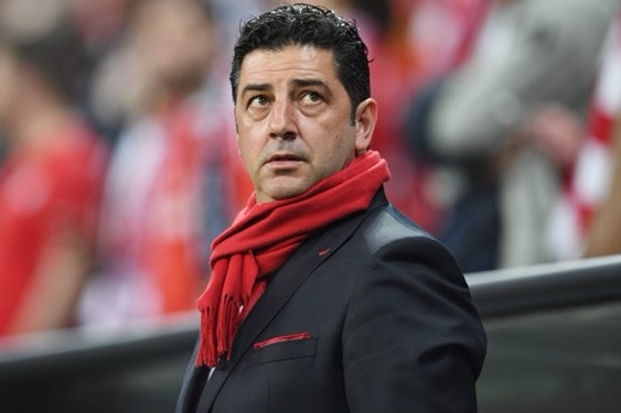  سرمربی پرتغالی به رقیب سپاهان تخفیف داد