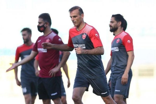 گلمحمدی در مورد کاپیتان تیمش ریسک نکرد