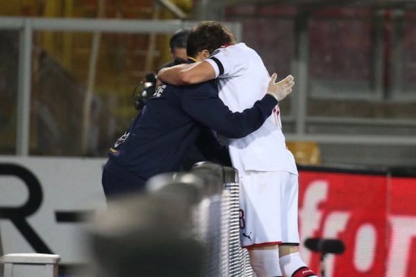 اقدام پسندیده مهاجم میلان دلداری به توپجمعکن حریف