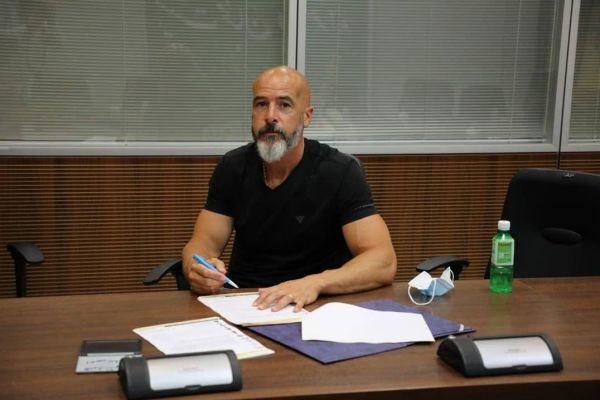 توافق رسمی مربی جدید با باشگاه سپاهان واسکو از امروز در تمرینات حاضر میشود