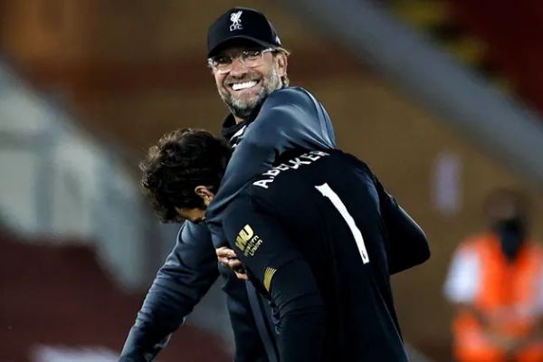 کلوپ همه باید بازی لیورپول - منچستر سیتی را ببینند پپ بلوف میزند