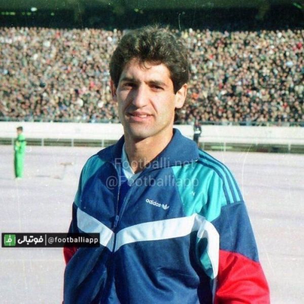 مرتضى يكه يكى از نفرات نيمكت نشين استقلال در دربى ١٧ آذر٦٨