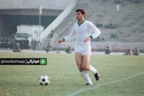  حميددرخشان با پيراهن تيم تهران ب در ليگ قدس سال ٦٤