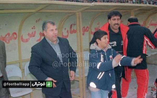  وحيدقليچ ، محمدپروين ١١ ساله و على پروين در تصويرى از نيمكت پرسپوليس مدل ٧٨