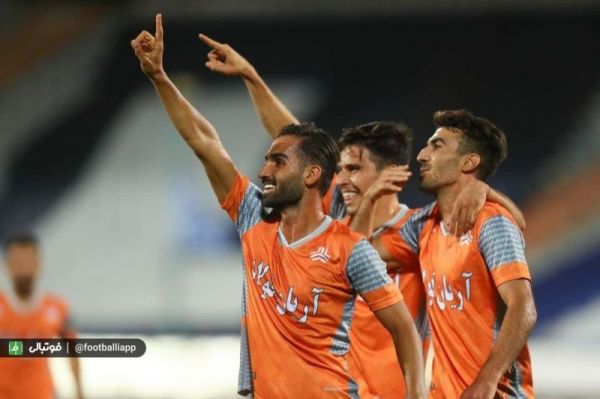 بارانی حملات ما زهردارتر از استقلالیها بود