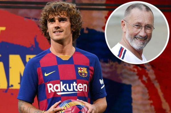 جلسه مدیربرنامههای گریزمان و بارسلونا پدر گریزمان ستین یک رهگذر است