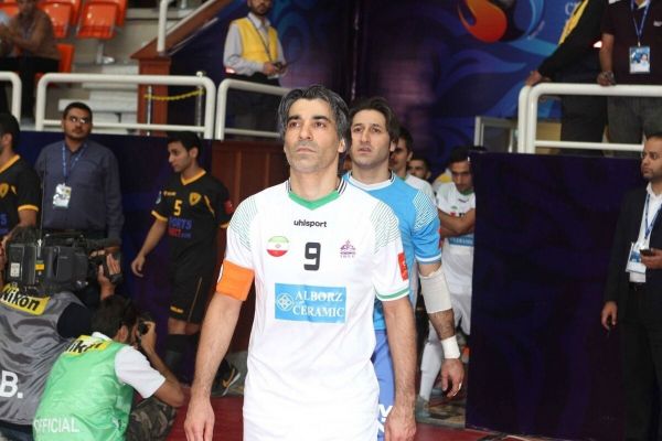 شمسایی با انتقاد شدید از کمیته فوتسال چرا اسم من را وسط میکشید این بازی ناجوانمردانه را بس کنید