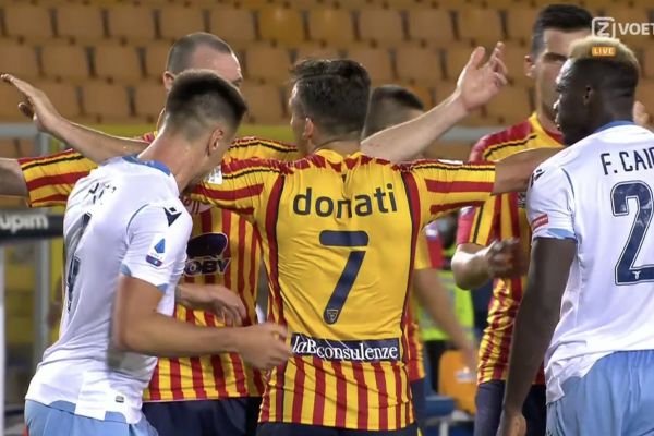  محصول آکادمی بارسلونا بازیکن لچه را گاز گرفت و اخراج شد